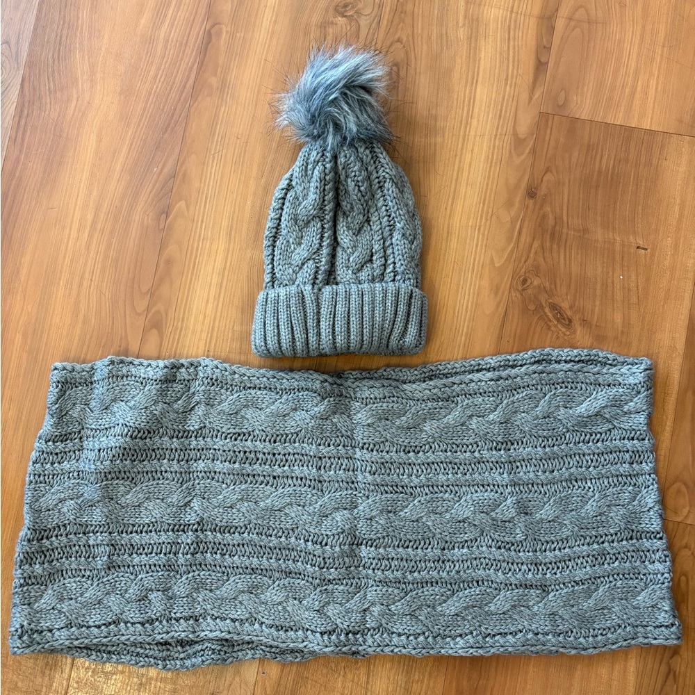 Aeropostale Gray Knit Beanie and Scarf Set